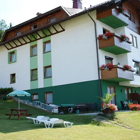 Slamanig Apartment *